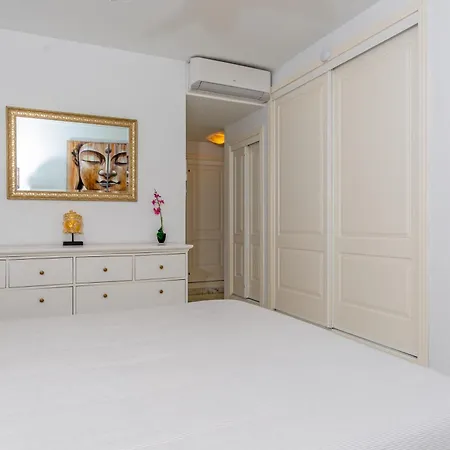 Torrequebrada Beachfront Apartment, Costa Del Sol Lägenhet