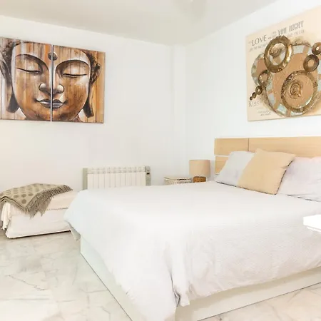 Torrequebrada Beachfront Apartment, Costa Del Sol *