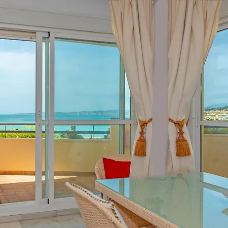 Torrequebrada Beachfront Apartment, Costa Del Sol 贝纳尔马德纳