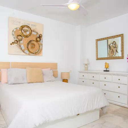 Torrequebrada Beachfront Apartment, Costa Del Sol