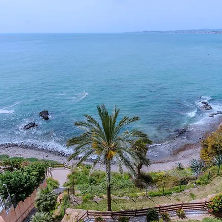 Torrequebrada Beachfront Apartment, Costa Del Sol 贝纳尔马德纳
